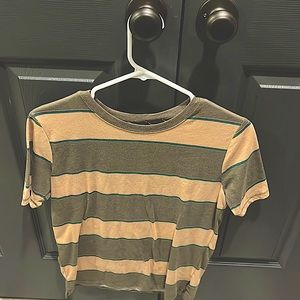 Mens 16 tee short sleeve and colored yellow and tan.